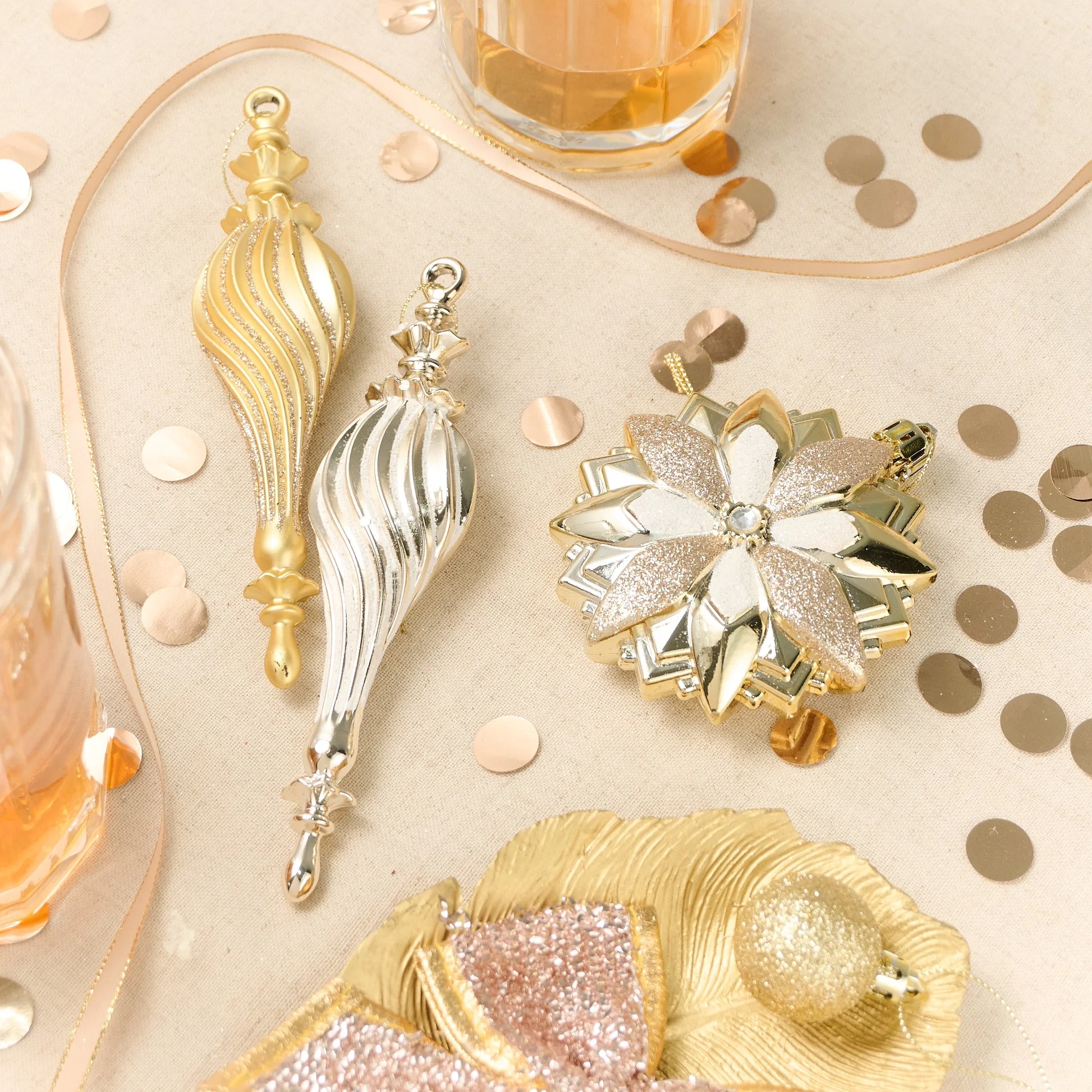 130Ct Christmas Ornaments Set, White Gold Shatterproof Ornaments for Christams Tree Decor